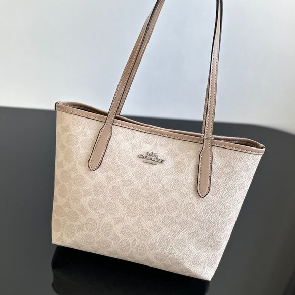 Coach City Tote Size 22*11*20 cm, 30cm opening - Picture 2 of 8